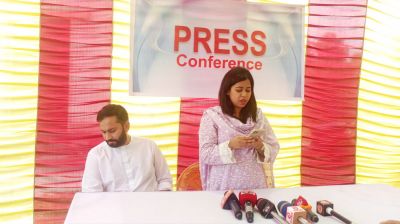 বাবা নিরপেক্ষ জানিয়ে এমপি কন্যার সংবাদ সম্মেলন 