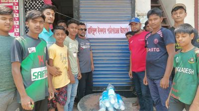 গরমে শরবত, ঠাণ্ডা পানি বিতরণ করছে রাহিতুল ইসলাম পাঠাগারের সদস্যরা