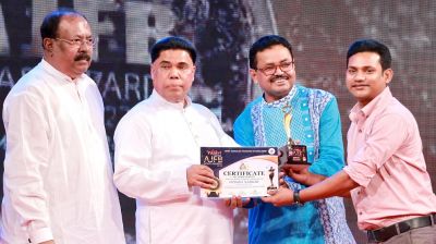 এজেএফবি স্টার অ্যাওয়ার্ড পেলেন নির্মাতা মমিন সরকার