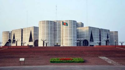 জাতীয় সংসদের পতাকার আকার বাড়ছে