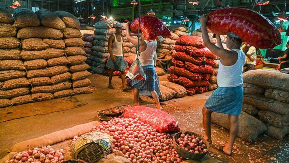 পেঁয়াজ রপ্তানিতে নিষেধাজ্ঞা তুলে নিয়েছে ভারত
