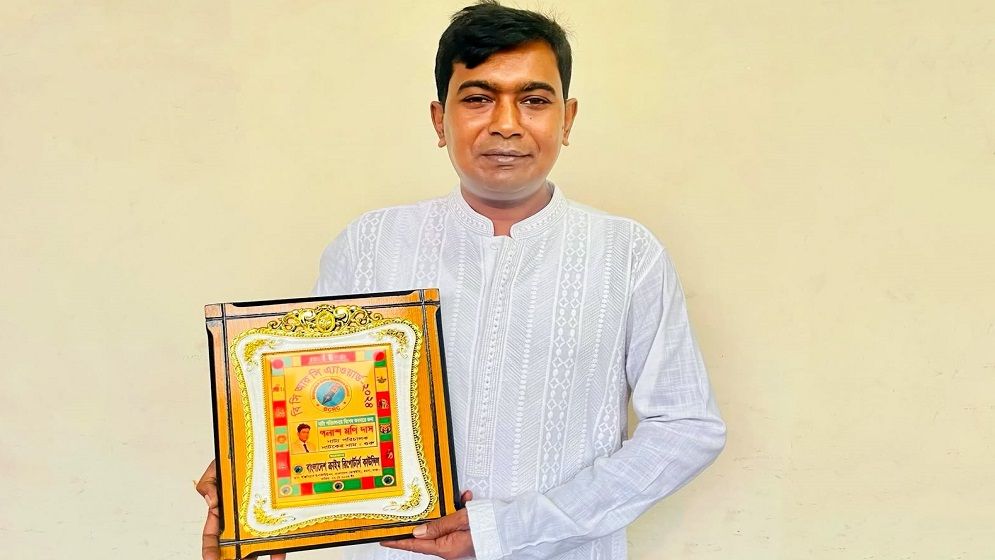বিসিআরসি এক্সিলেন্স অ্যাওয়ার্ডে শ্রেষ্ঠ পরিচালক পলাশ মণি দাস