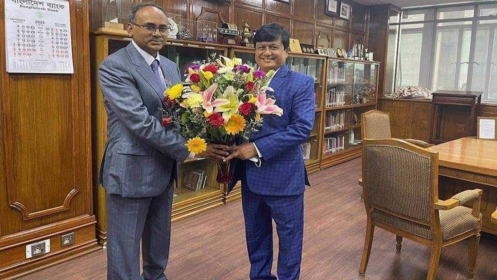 মতিউরের সঙ্গে বাংলাদেশ ব্যাংকের গভর্নরের ছবি ফাঁস