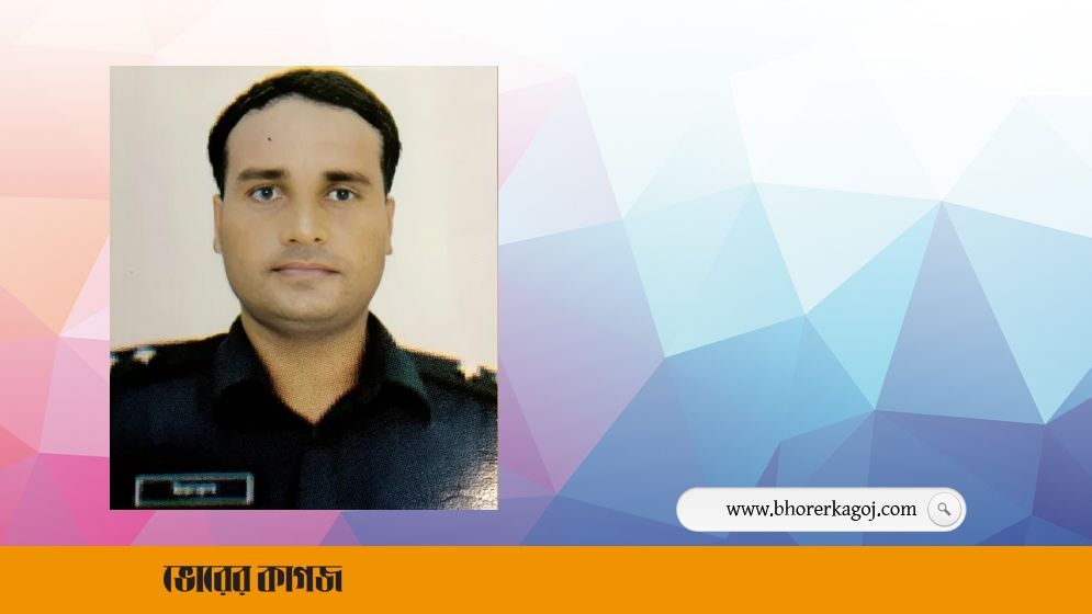 আপত্তিকর ছবি তুলে চাকরি হারালেন সহকারী পুলিশ সুপার