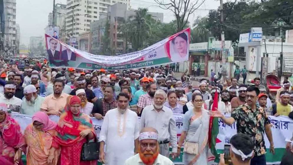 বিএনপি নেতাকর্মীরা নয়াপল্টনে জড়ো হচ্ছেন