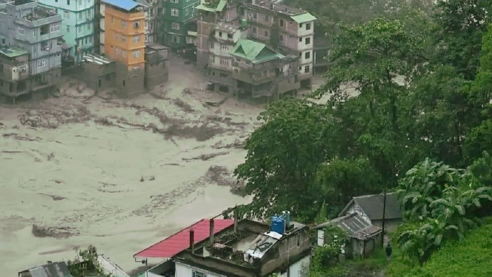 সিকিমে ব্যাপক ভূমিধসে আটকে পড়েছে ১০ বাংলাদেশি