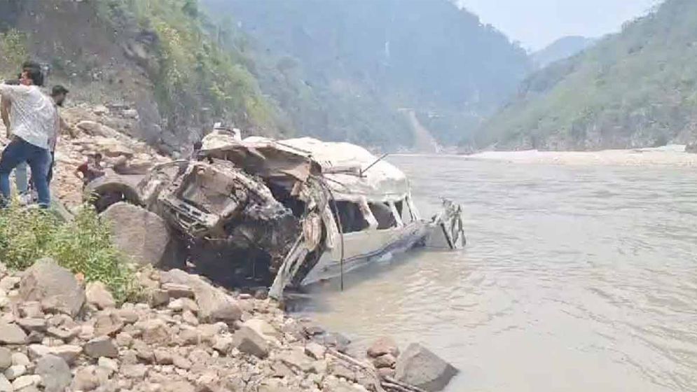 উত্তরাখণ্ডে পাহাড়ি রাস্তা থেকে নদীতে গাড়ি, নিহত ৮