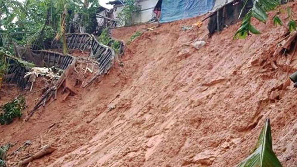 কক্সবাজারে পাহাড় ধসে স্বামী-স্ত্রীর মৃত্যু