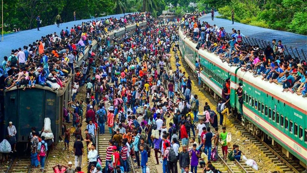 শেষ মুহূর্তেও টার্মিনাল ও স্টেশনে ঘরমুখো মানুষের ভিড়