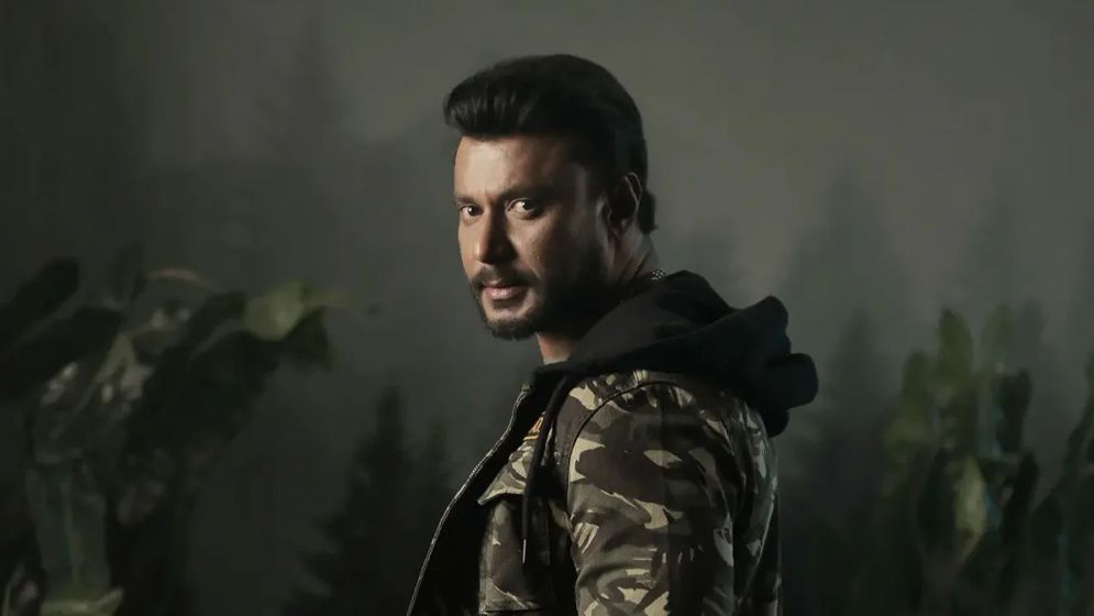 অভিনেতা দর্শন আটক