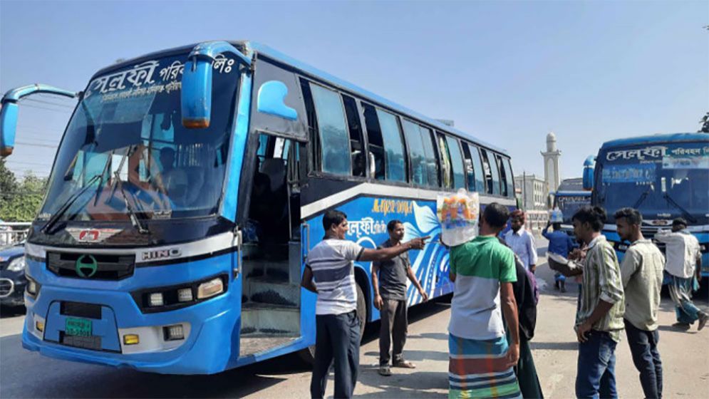 ঈদযাত্রা নির্বিঘ্ন ও রাজধানীর পশুর হাটের নজরদারি করছে পুলিশ