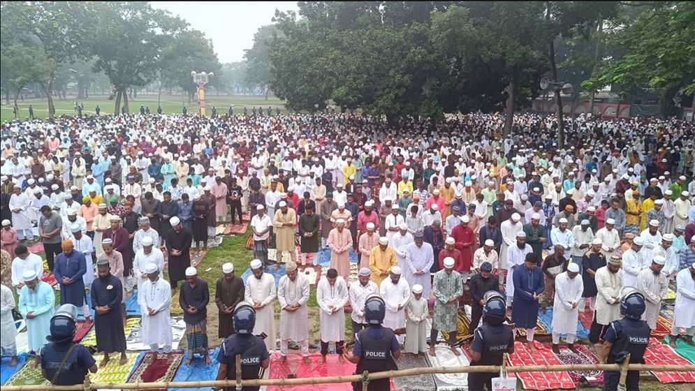 ঐতিহ্যবাহী শোলাকিয়ায় ঈদের ১৯৭তম জামাত