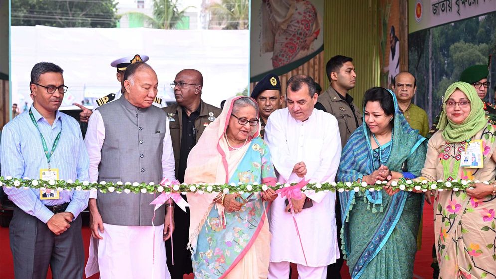 আইন অনুযায়ী দায়িত্ব পালনের জন্য কর্মকর্তাদের প্রতি পরিবেশমন্ত্রীর নির্দেশ
