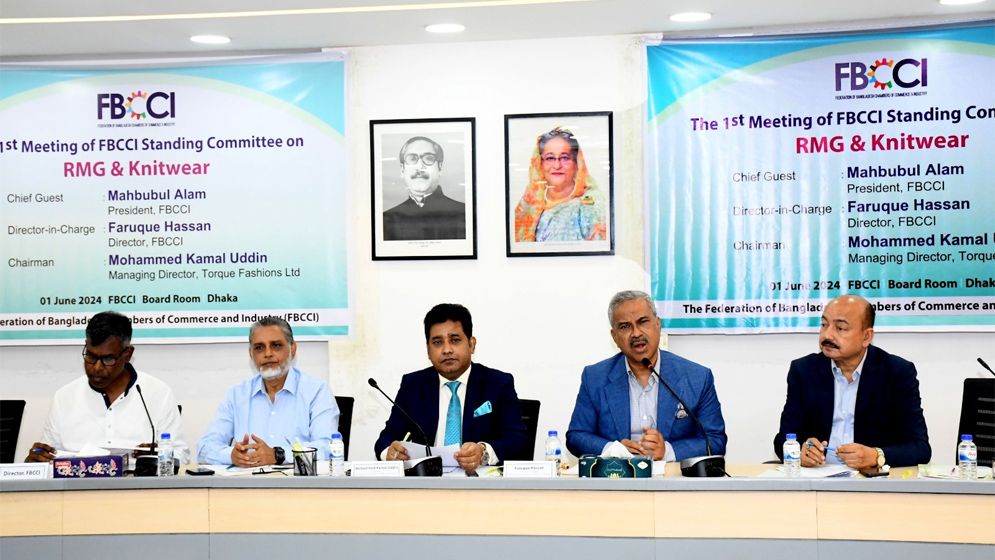 পোশাক খাতের অর্জনকে কাজে লাগিয়ে ব্র্যান্ডিং জোড়ালোর তাগিদ