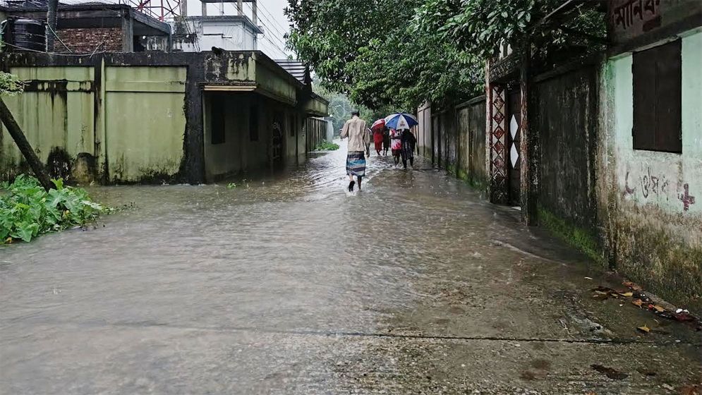 সুনামগঞ্জবাসীর ঈদ আনন্দ ভেসে গেছে পাহাড়ি ঢলে