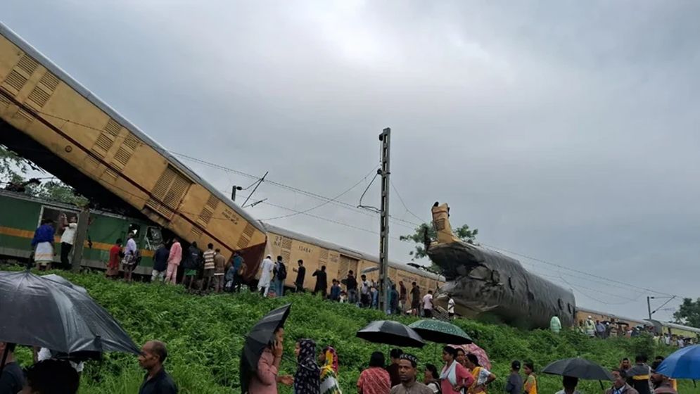 ভারতে ট্রেন দুর্ঘটনায় মৃত্যু বেড়ে ৮