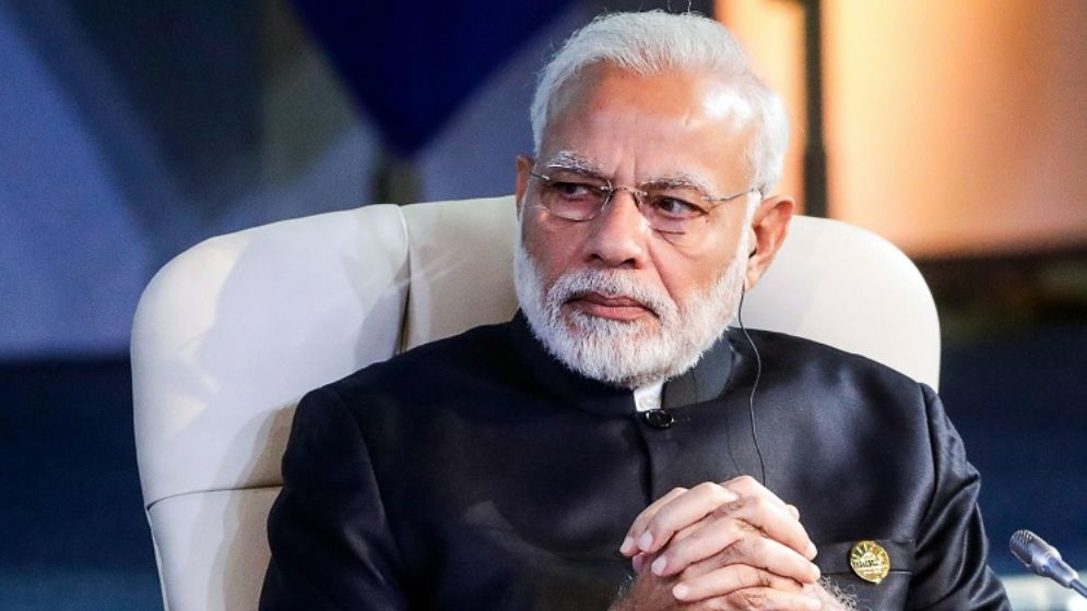 যে কারণে পদত্যাগ করলেন নরেন্দ্র মোদি