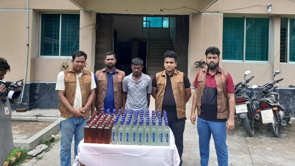 দেওয়ানগঞ্জে ভারতীয় মদ উদ্ধার, আটক ১