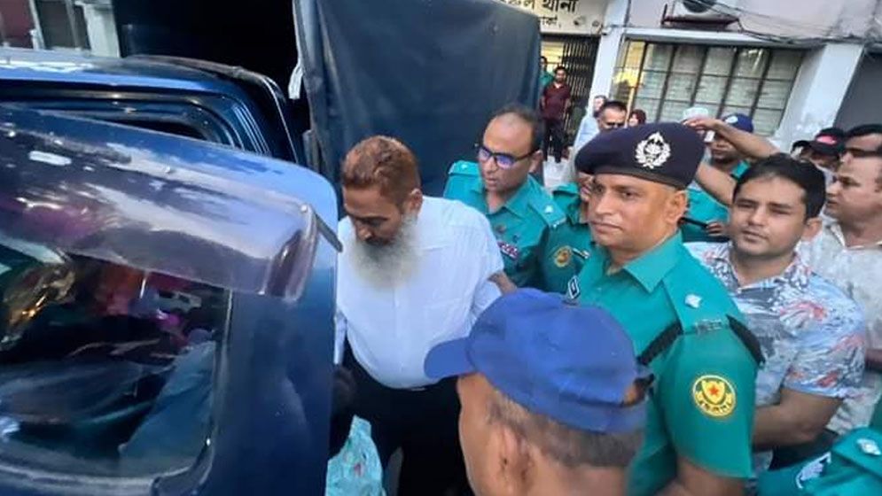 থানার কনস্টেবল মানিকের রাজকীয় বিদায় দিলেন ওসি