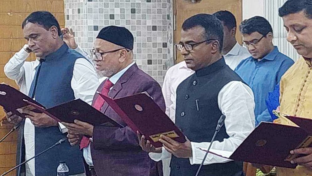 উপজেলা পরিষদের চেয়ারম্যান হিসেবে শপথ নিলেন কালাম