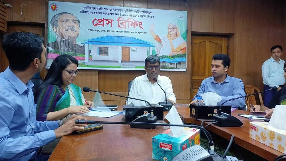 গৃহহীন-ভূমিহীন মুক্ত হচ্ছে ঢাকা জেলা