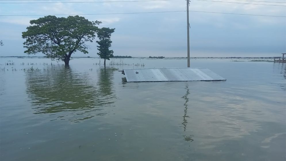 মধ্যনগরে বন্যা পরিস্থিতির অবনতি, আতঙ্কে মানুষ