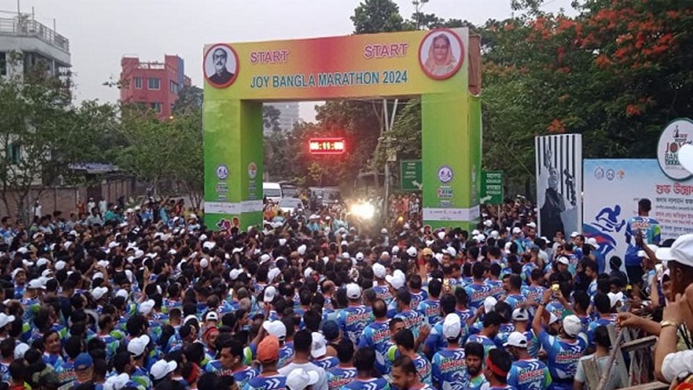 ‘জয় বাংলা ম্যারাথনে’ দৌড়ালেন ৩ হাজার ৫০০ দৌড়বিদ