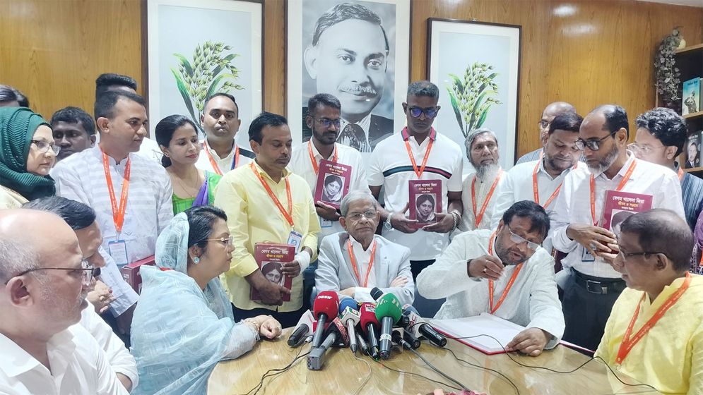 মির্জা ফখরুলের জিয়া স্মৃতি পাঠাগার পরিদর্শন