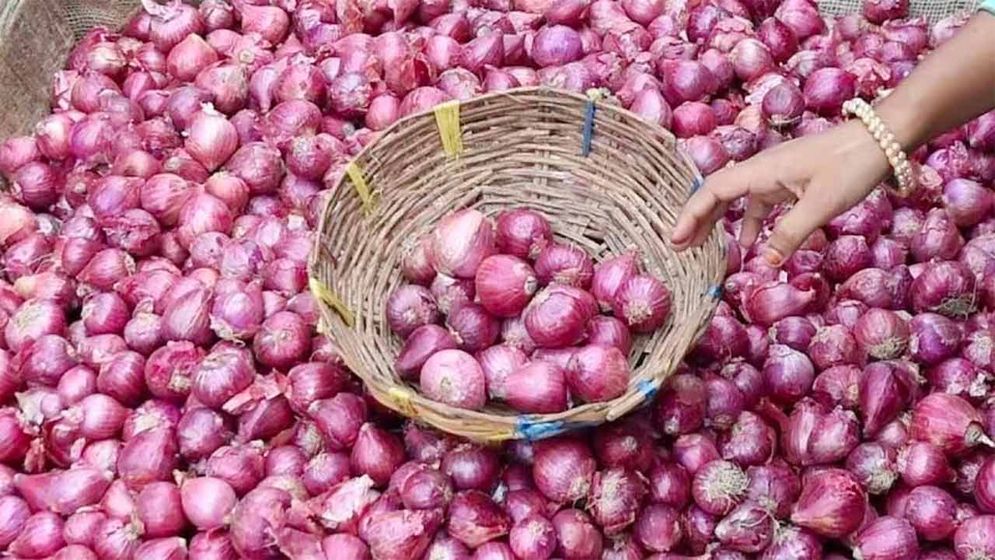 শতক ছুঁয়েছে পেঁয়াজের দাম