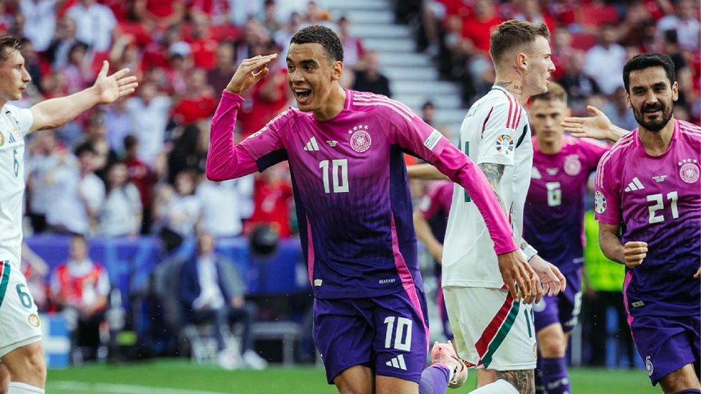 এক রাতেই ইউরোর রেকর্ডবুকে তোলপাড়