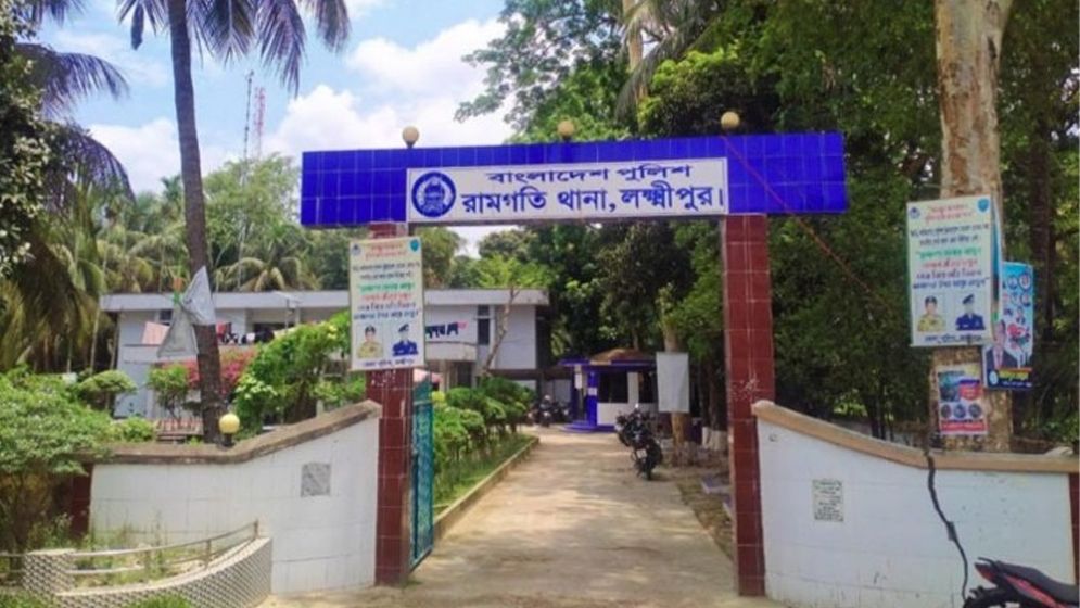 মুয়াজ্জিনের ছুরিকাঘাতে স্ত্রী খুন