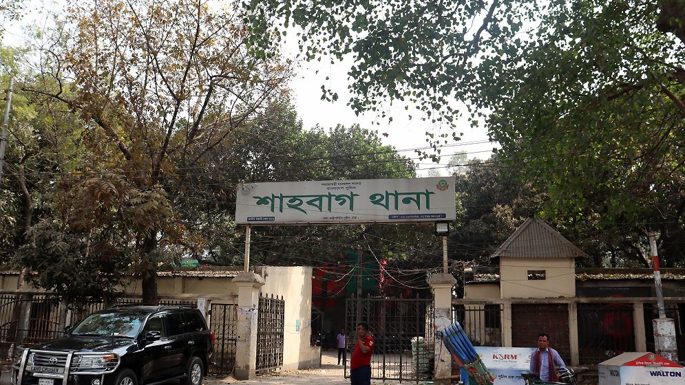 সরিয়ে নেয়া হচ্ছে শাহবাগ থানা