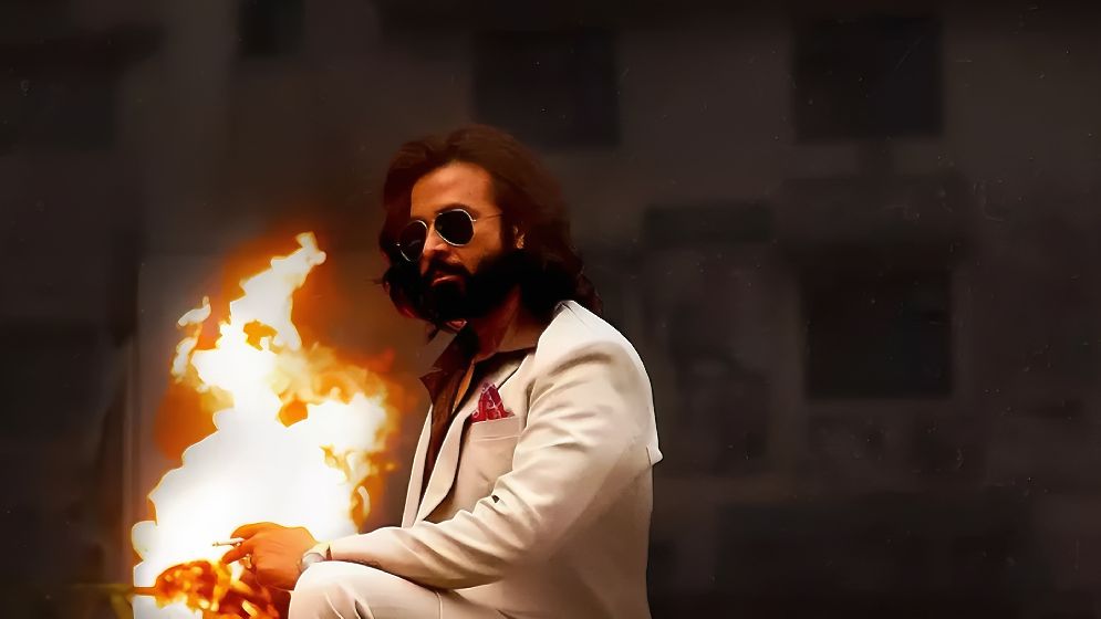অন্ধকারে তুফান দেখতে গেলেন একাই!