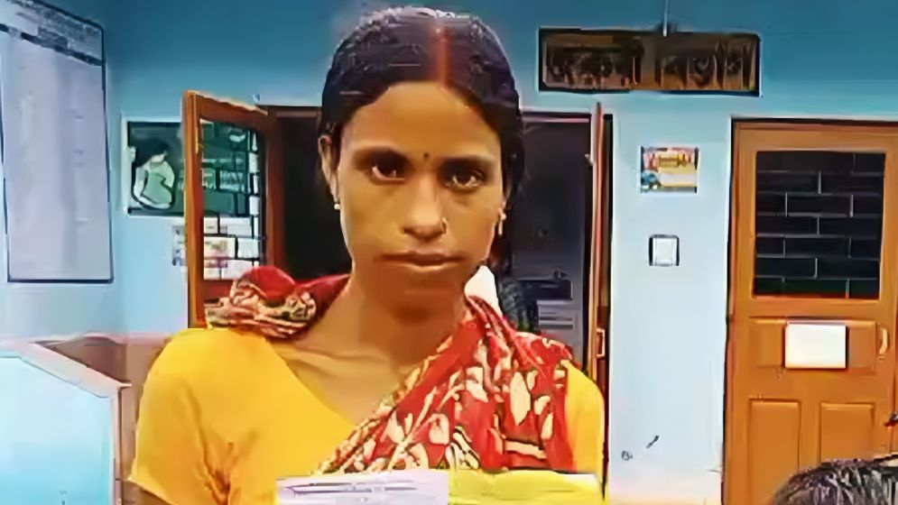 তৃণমূল করায় মহিলাকে মাটিতে ফেলে পিটুনি