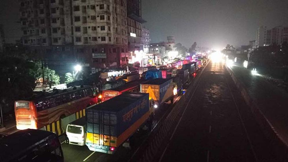 ঢাকা-চট্টগ্রাম মহাসড়কে ২১ কিমি জুড়ে যানজট
