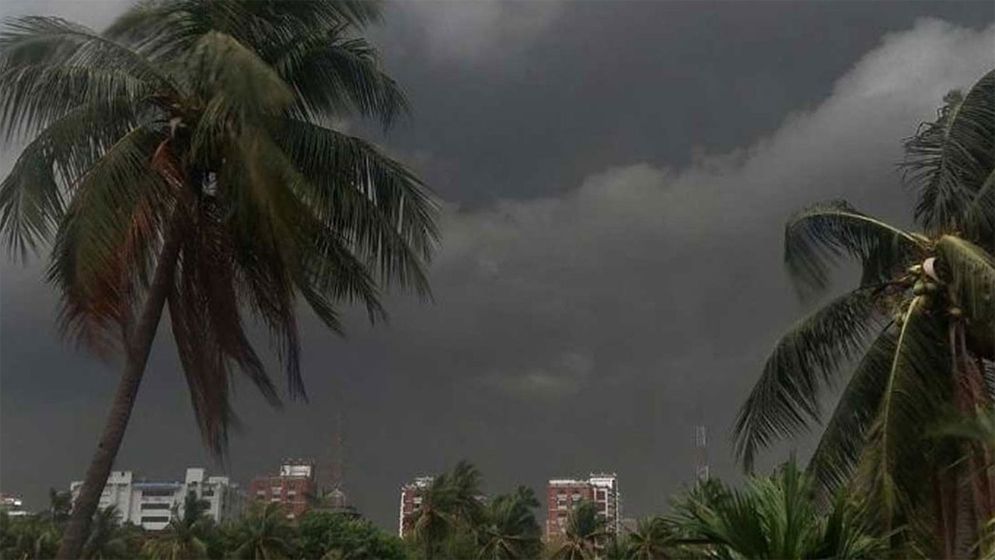 দুপুরের মধ্যে ৮০ কিলোমিটার বেগে ঝড়ের শঙ্কা