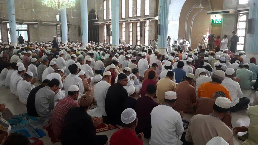 ঈদুল আজহার জামাতে দেশ ও মুসলিম উম্মাহর শান্তি কামনা
