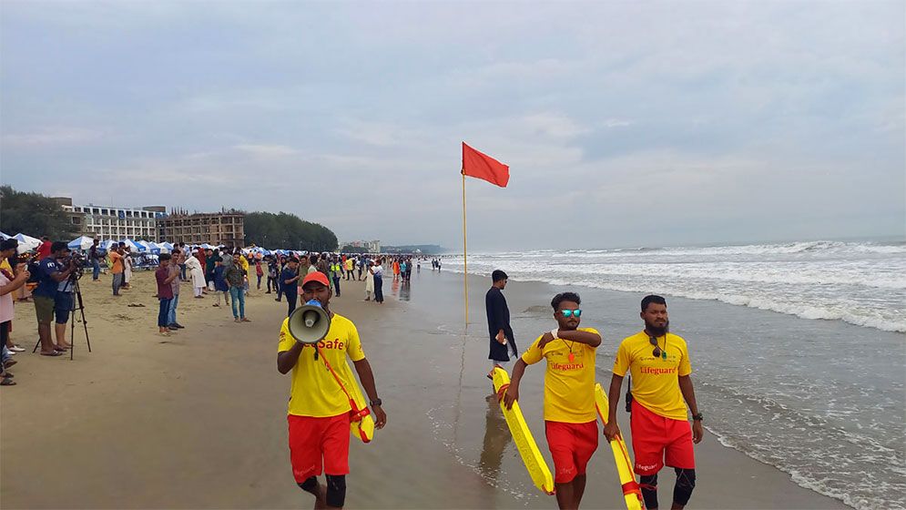 সমুদ্র বন্দরে ৩ নম্বর সংকেত