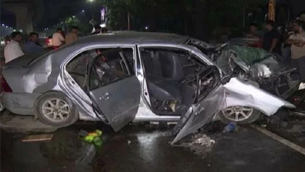 ঈদের রাতে বেপরোয়া গতি কেড়ে নিল ২ বন্ধুর প্রাণ