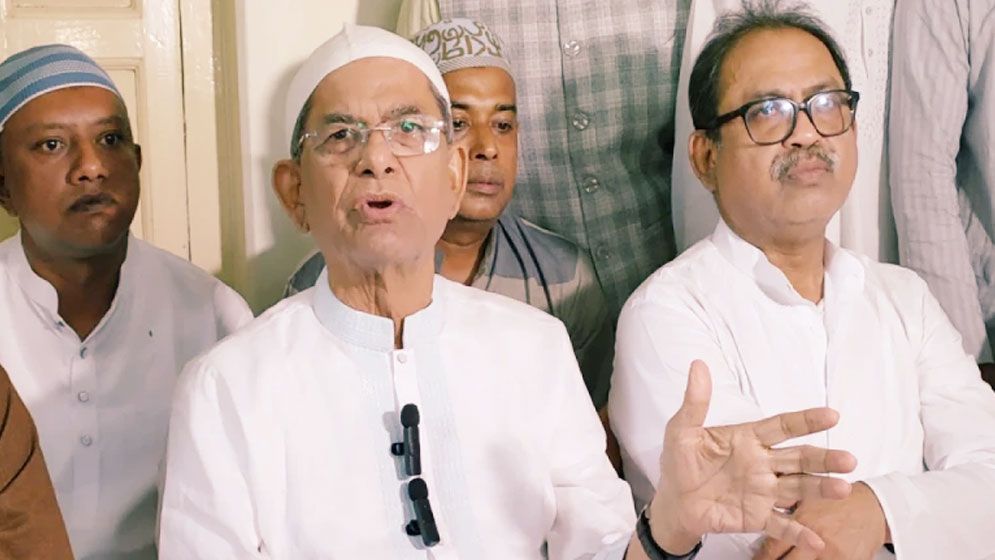 কাদেরের কথার জবাব দিতে আমার রুচিতে বাধে