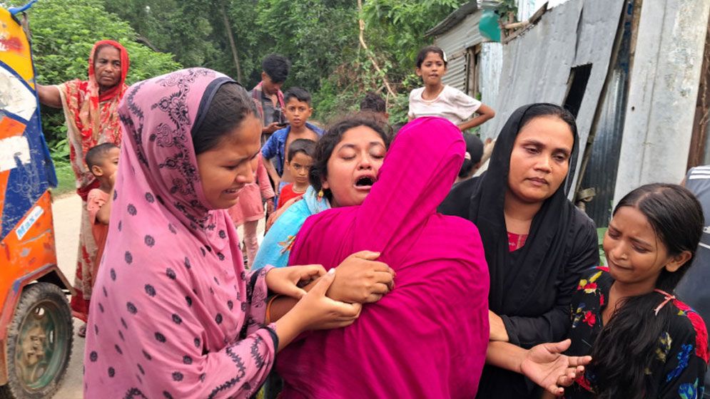 কোরবানির গরু নিয়ে উপহাস করায় প্রতিবেশীকে কুপিয়ে হত্যা