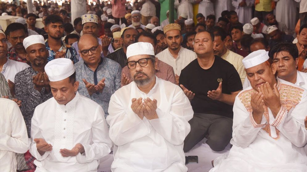 ঈদুল আজহায় বাইশরশি 'বিশ্ব জাকের মঞ্জিলে' বিশাল জামাত