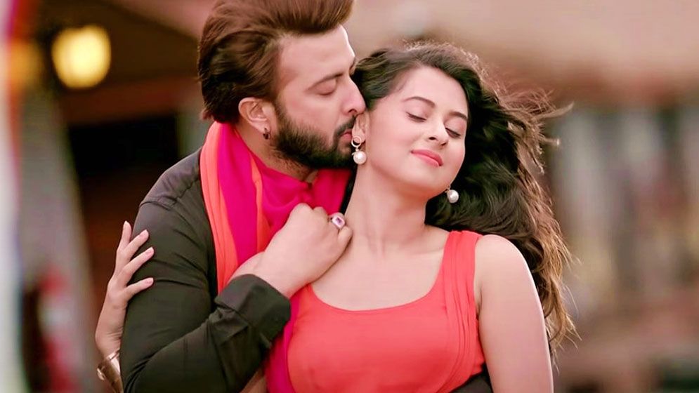 শাকিবের ‘ব্রেনে’ কী চলে, যে উপায়ে বুঝতে চান বুবলী