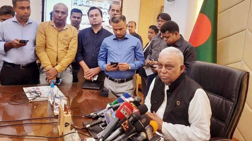 মিয়ানমারে পাল্টা গুলি চালানোর সতর্ক বার্তা দিলেন স্বরাষ্ট্রমন্ত্রী