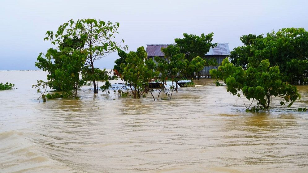 জুড়ীতে ভয়াবহ বন্যা; পানিতে ভাসছে গ্রামের পর গ্রাম