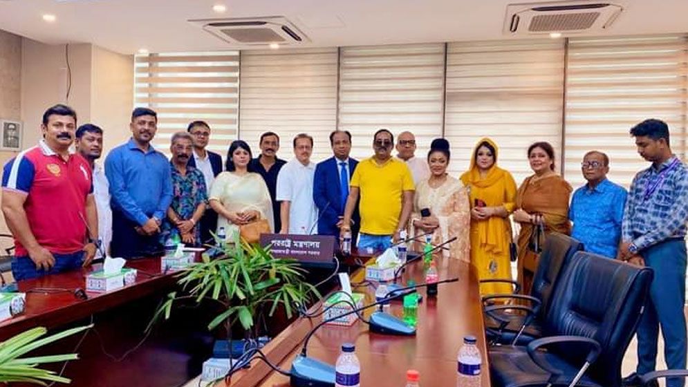 পররাষ্ট্রমন্ত্রীর সঙ্গে শিল্পী সমিতির নেতাদের সাক্ষাৎ