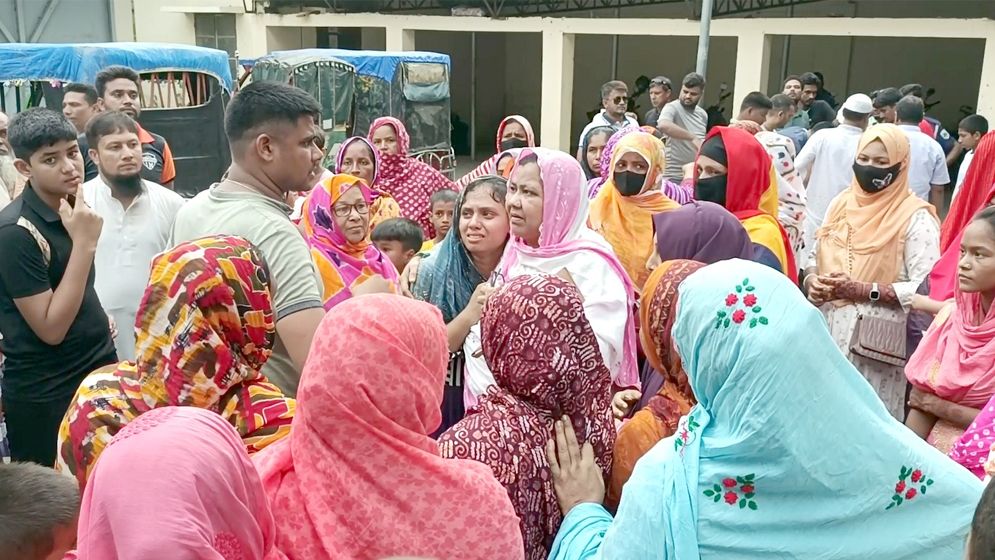 জমি বিরোধে যুবককে কুপিয়ে হত্যা, আহত ৩