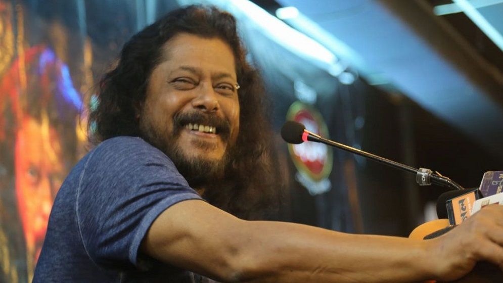 দেড় মাসের সফরে জেমস