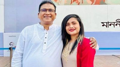বাবাকে নিয়ে আনারকন্যার আবেগঘন পোস্ট