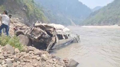 উত্তরাখণ্ডে পাহাড়ি রাস্তা থেকে নদীতে গাড়ি, নিহত ৮